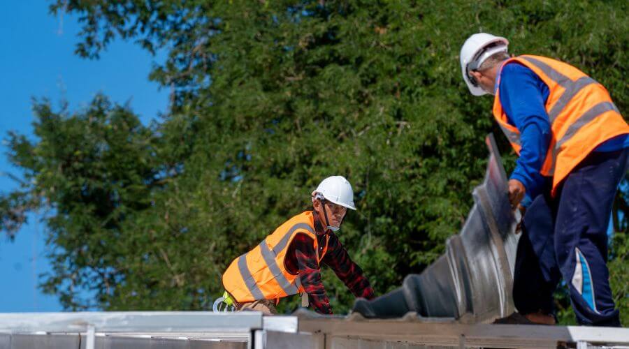 Professional gutter cleaning in Alpha, MI